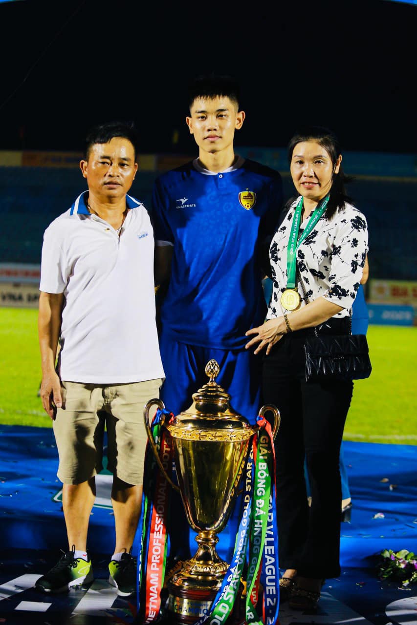 Hé lộ hình xăm ý nghĩa trên lưng Đình Bắc, đây là động lực giúp ngôi sao U23 Việt Nam vượt khó và toả sáng- Ảnh 3. Hé lộ hình xăm ý nghĩa trên lưng Đình Bắc, đây là động lực giúp ngôi sao U23 Việt Nam vượt khó và toả sáng- Ảnh 3.