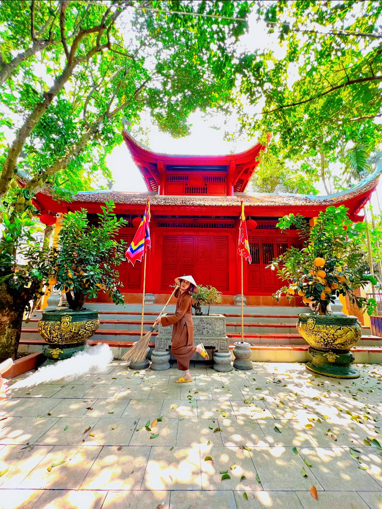 Nhan sắc vợ chân dài sinh 5 con cho nam nghệ sĩ đình đám sở hữu biệt phủ dát vàng ở Hà Nội- Ảnh 11.