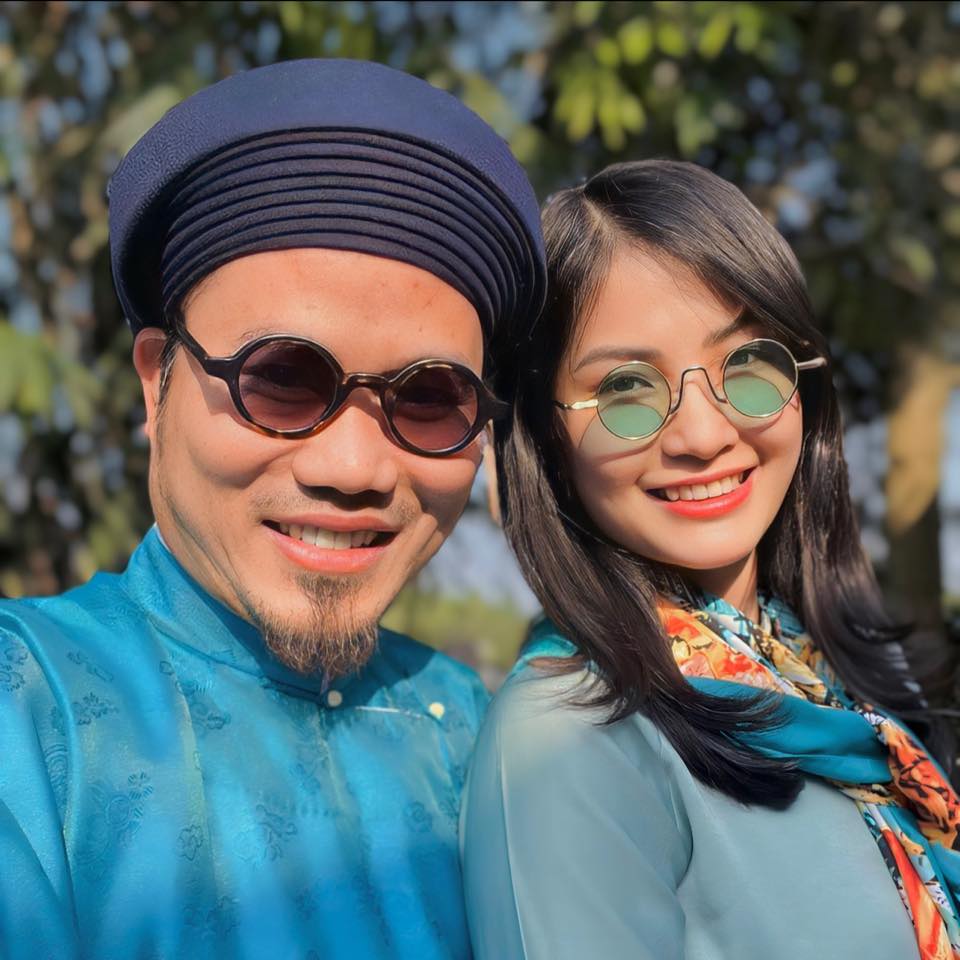 Nhan sắc vợ chân dài sinh 5 con cho nam nghệ sĩ đình đám sở hữu biệt phủ dát vàng ở Hà Nội- Ảnh 2.