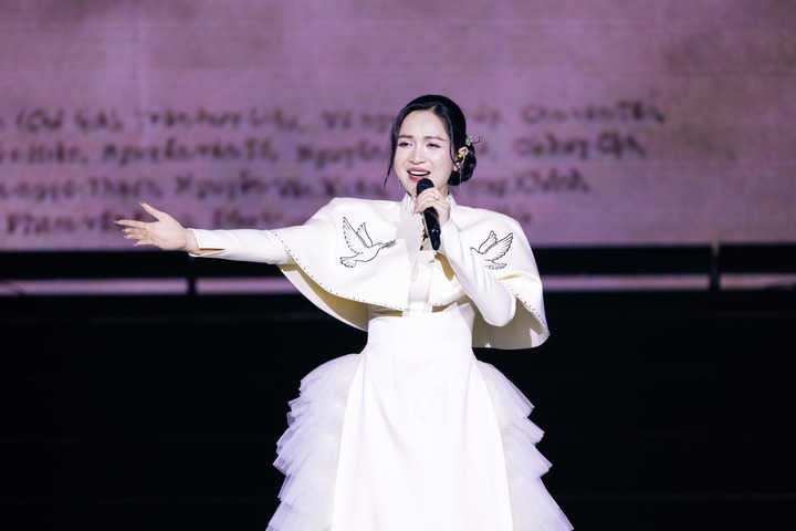 Phản ứng bất ngờ của Duyên Quỳnh trước nghi vấn hát nhép ở lễ trao giải âm nhạc- Ảnh 1.