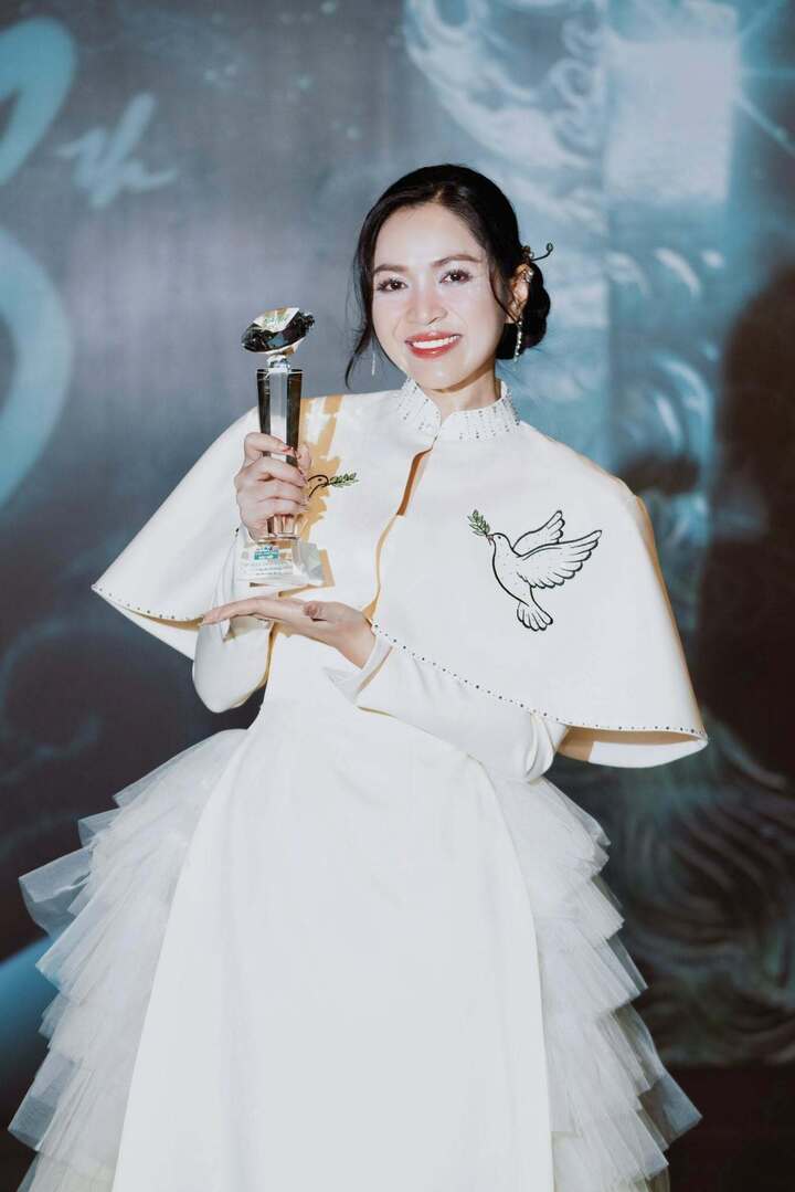 Phản ứng bất ngờ của Duyên Quỳnh trước nghi vấn hát nhép ở lễ trao giải âm nhạc- Ảnh 2.