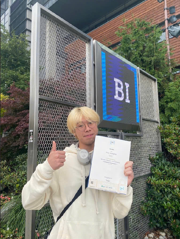 Nam sinh Việt du học nước lạ: Người dân không thích ngồi cạnh nhau trên xe bus, giáo viên sẵn sàng hỏi "Em nhuộm tóc ở đâu thế?"- Ảnh 4.