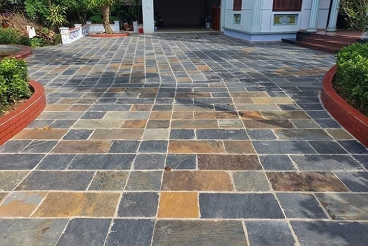 Lưu ý quan trọng khi chọn đá lát sân vườn biệt thự bền, đẹp- Ảnh 1.