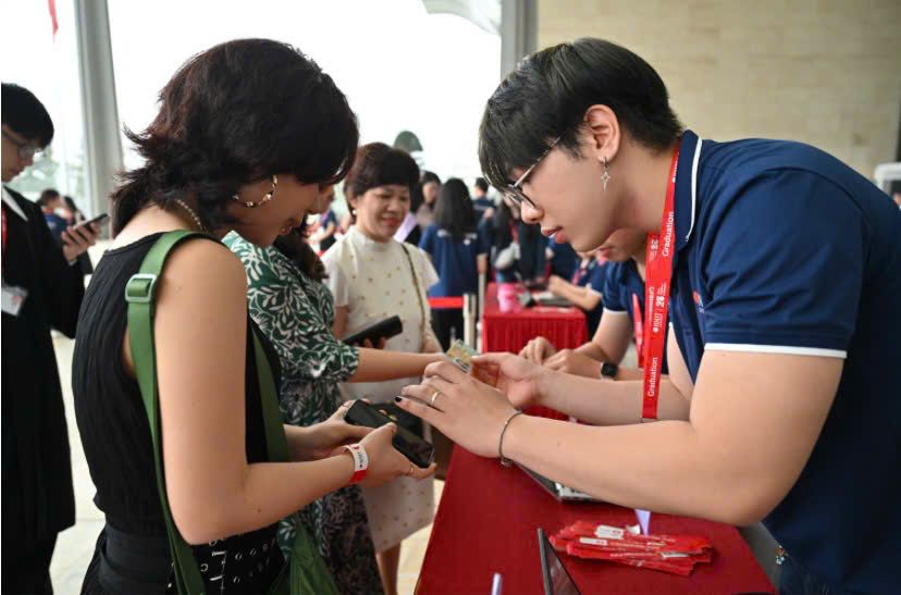 Nam sinh Việt du học nước lạ: Người dân không thích ngồi cạnh nhau trên xe bus, giáo viên sẵn sàng hỏi "Em nhuộm tóc ở đâu thế?"- Ảnh 6.