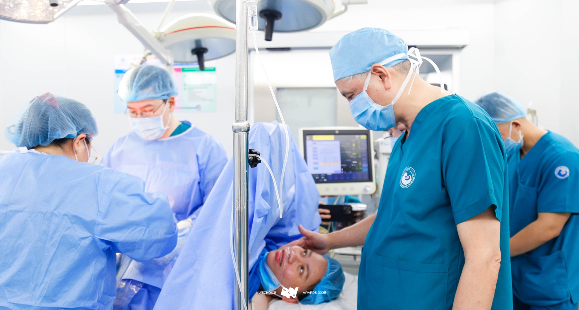 Hai bệnh viện, một ê-kíp bác sĩ và hành trình đi cứu những trái tim nhỏ bằng quả dâu tây ở trong bụng mẹ- Ảnh 10. Hai bệnh viện, một ê-kíp bác sĩ và hành trình đi cứu những trái tim nhỏ bằng quả dâu tây ở trong bụng mẹ- Ảnh 10.