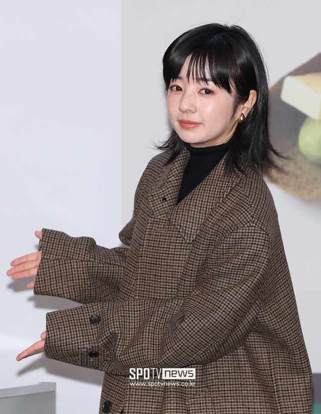 Nhóc tỳ 1 tuổi giàu nhất showbiz lần đầu dự sự kiện, visual mẹ bé gây sốc toàn cõi mạng- Ảnh 7.