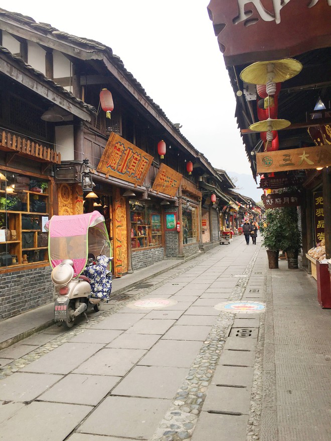 Khách Việt bị giữ lại ở sân bay Trung Quốc, phải mở tung vali để kiểm tra, nguyên nhân từ một vật quen thuộc- Ảnh 2.