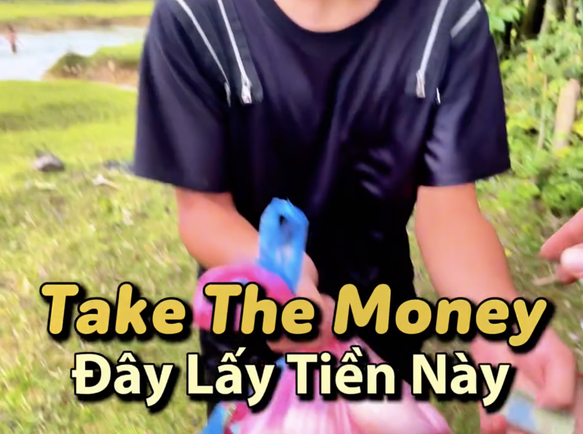 Cầm 200k rồi chạy biến đi mất, hành động quay lại của đứa trẻ vùng cao khiến khách Tây phải nể phục- Ảnh 5.