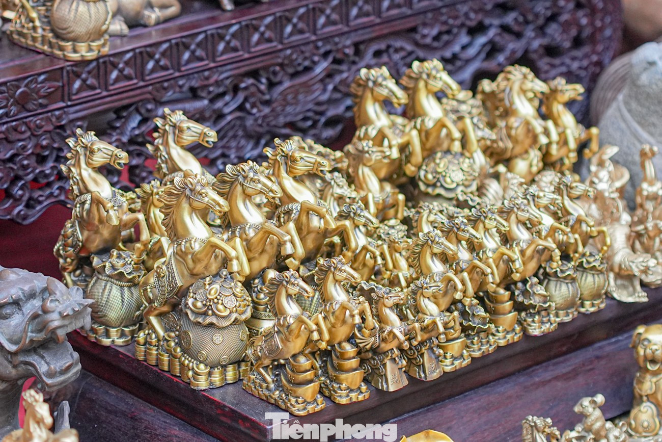 Chợ hoa Hàng Lược 'đánh thức' Tết Bính Ngọ giữa lòng phố cổ- Ảnh 26.