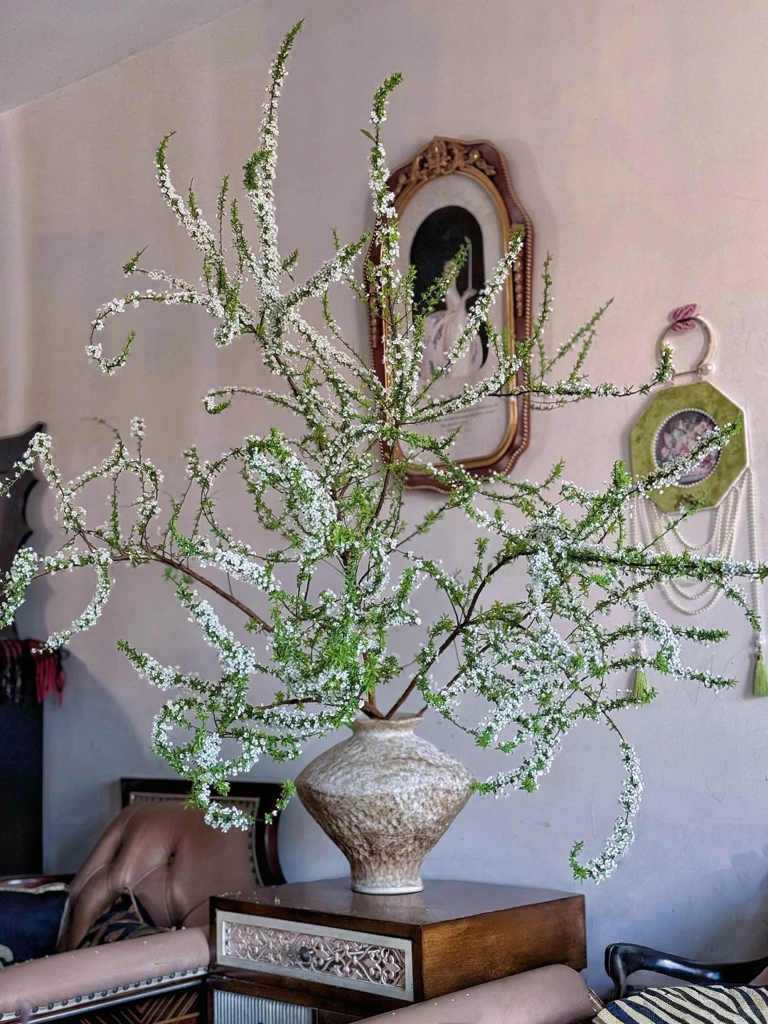 Mẹo giữ hoa tuyết mai tươi ròng rã 2 tuần: Sai lầm "kinh điển" khi thay nước khiến hoa héo rũ mà 90% chị em đang làm mỗi ngày- Ảnh 4.