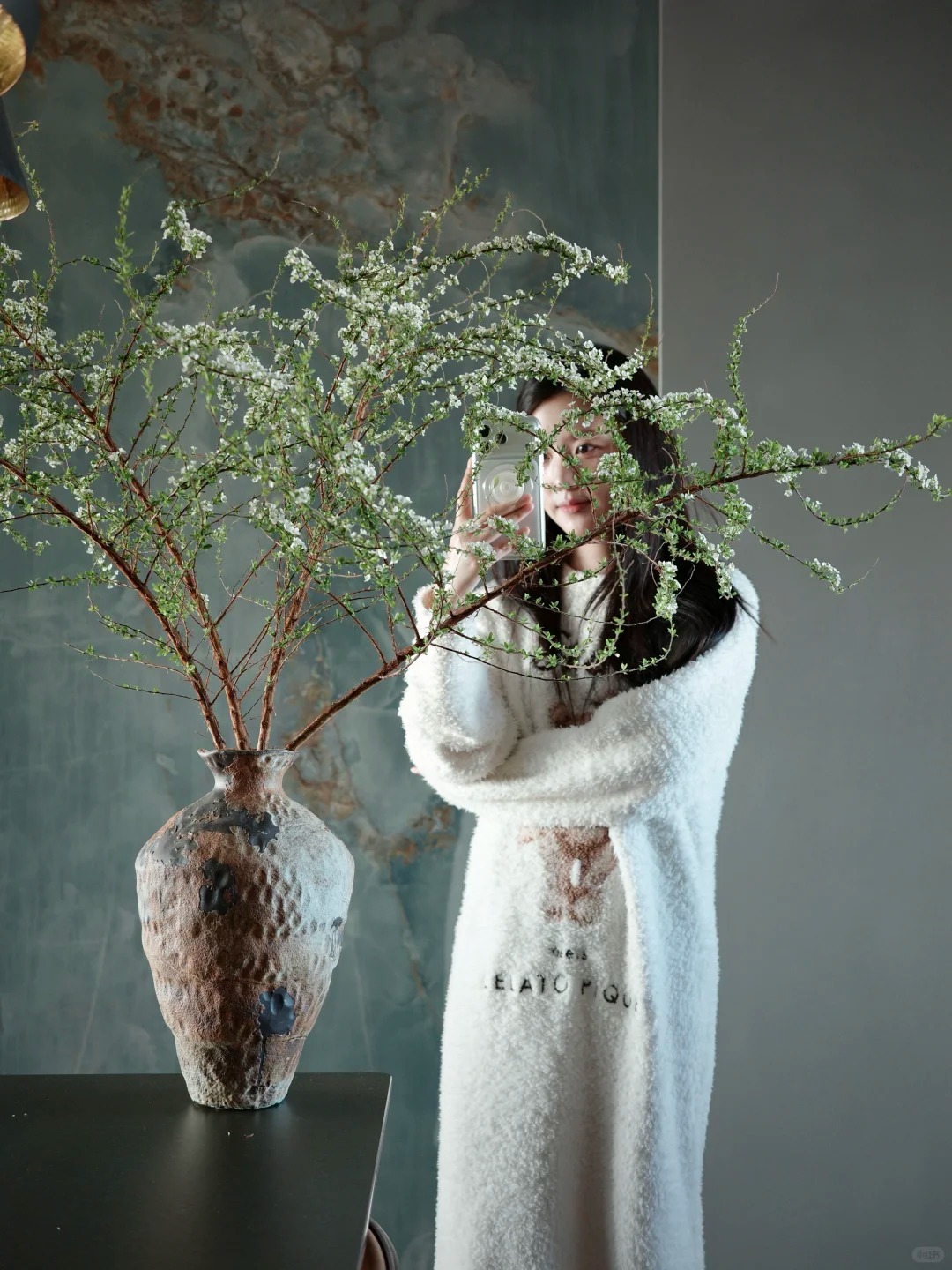 Mẹo giữ hoa tuyết mai tươi ròng rã 2 tuần: Sai lầm "kinh điển" khi thay nước khiến hoa héo rũ mà 90% chị em đang làm mỗi ngày- Ảnh 3.