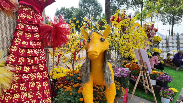 Thông tin mới nhất về linh vật ngựa "mi cong, tóc dài" ở miền Tây- Ảnh 1.