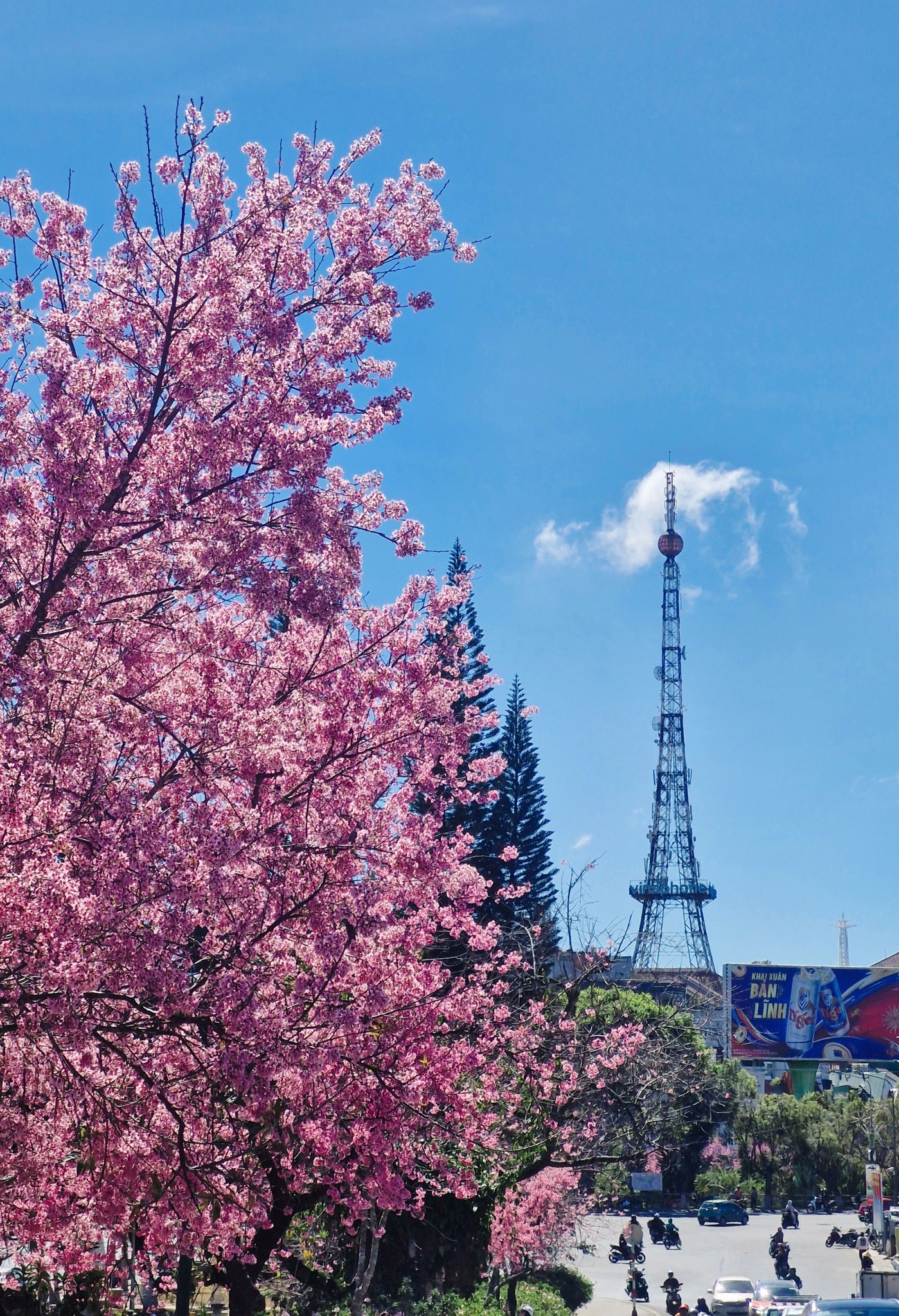 Nơi được ví như "tiểu Paris của Việt Nam": Du khách giật mình vì nhiều điểm chung, có tòa tháp như Eiffel - Ảnh 4.