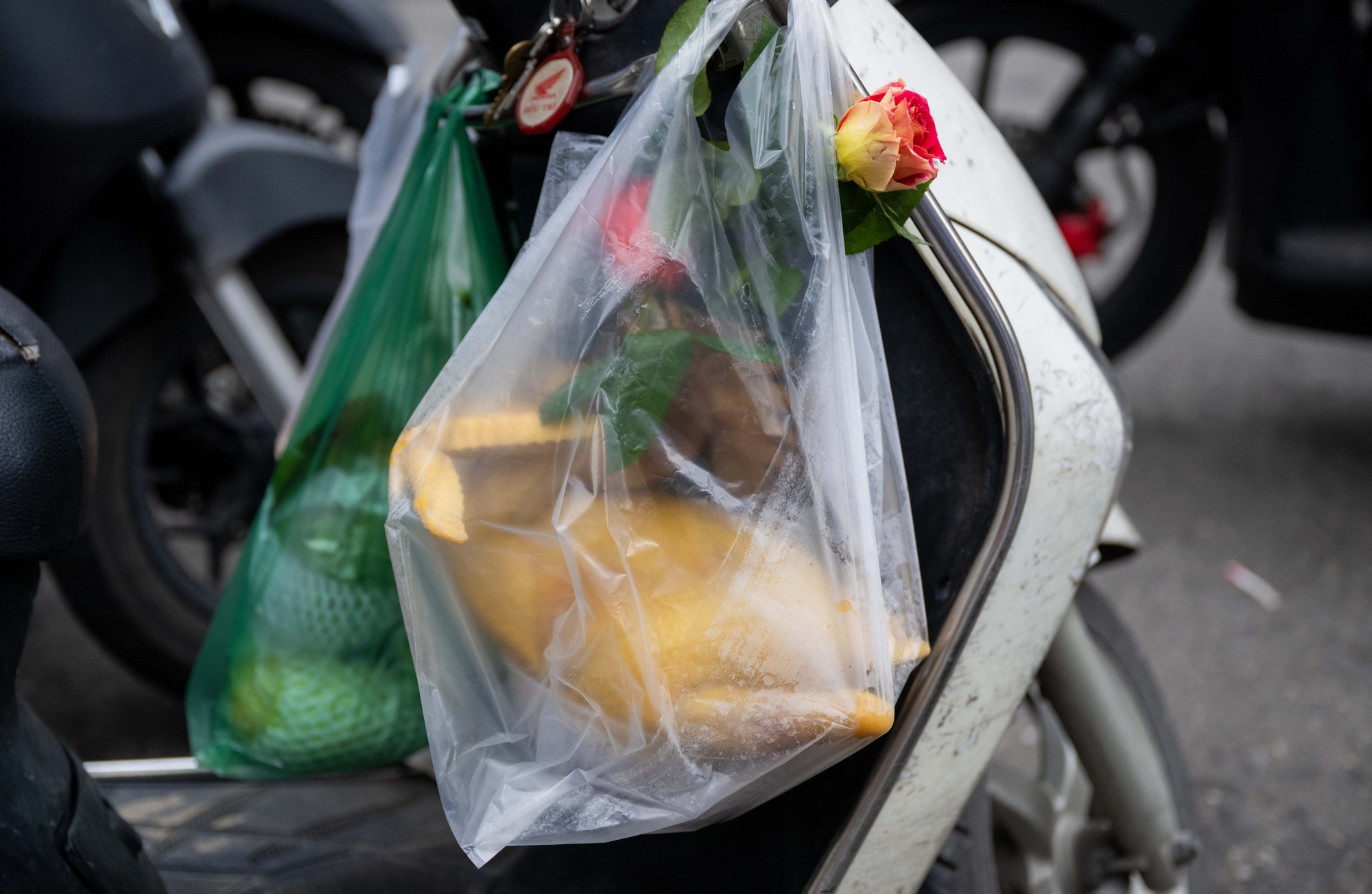 Chợ Hàng Bè đông nghịt ngày 23 tháng Chạp, khách mạnh tay chi hàng triệu đồng sắm lễ- Ảnh 19.