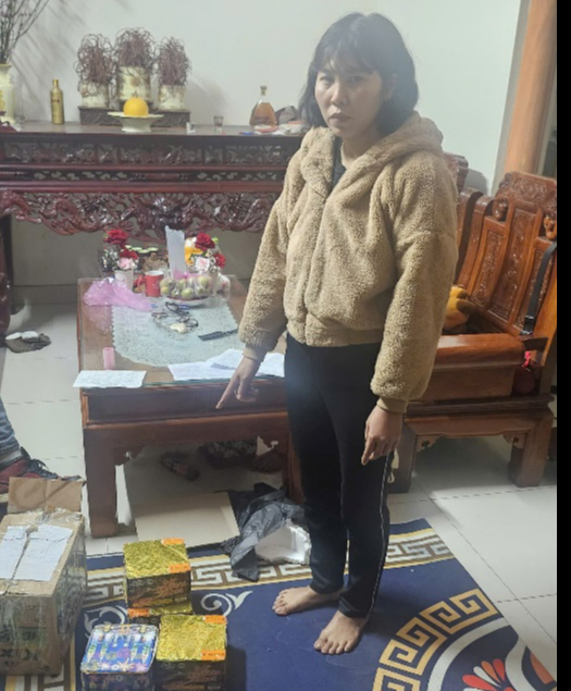 Bắt và khám xét nơi ở của Cao Thị Hằng SN 1984 - Ảnh 1.