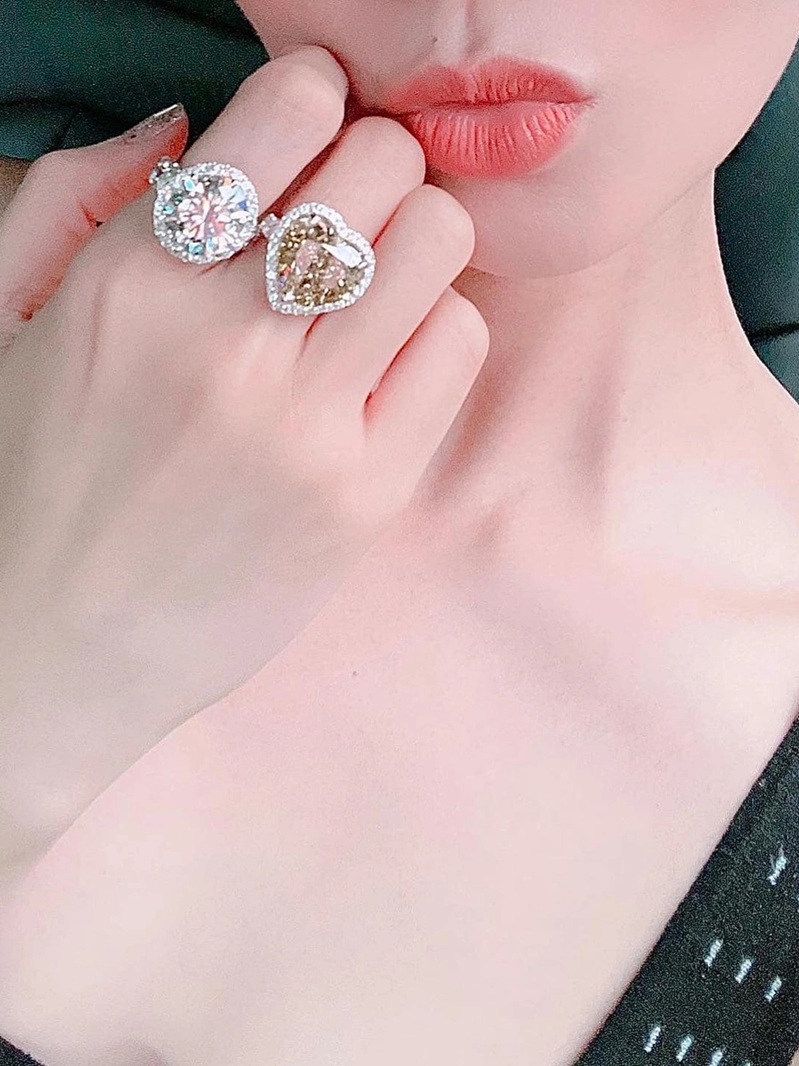 Mỹ nhân showbiz Việt: Người dùng két sắt đựng kim cương, người tụt mood là tiêu tiền tỷ- Ảnh 5.
