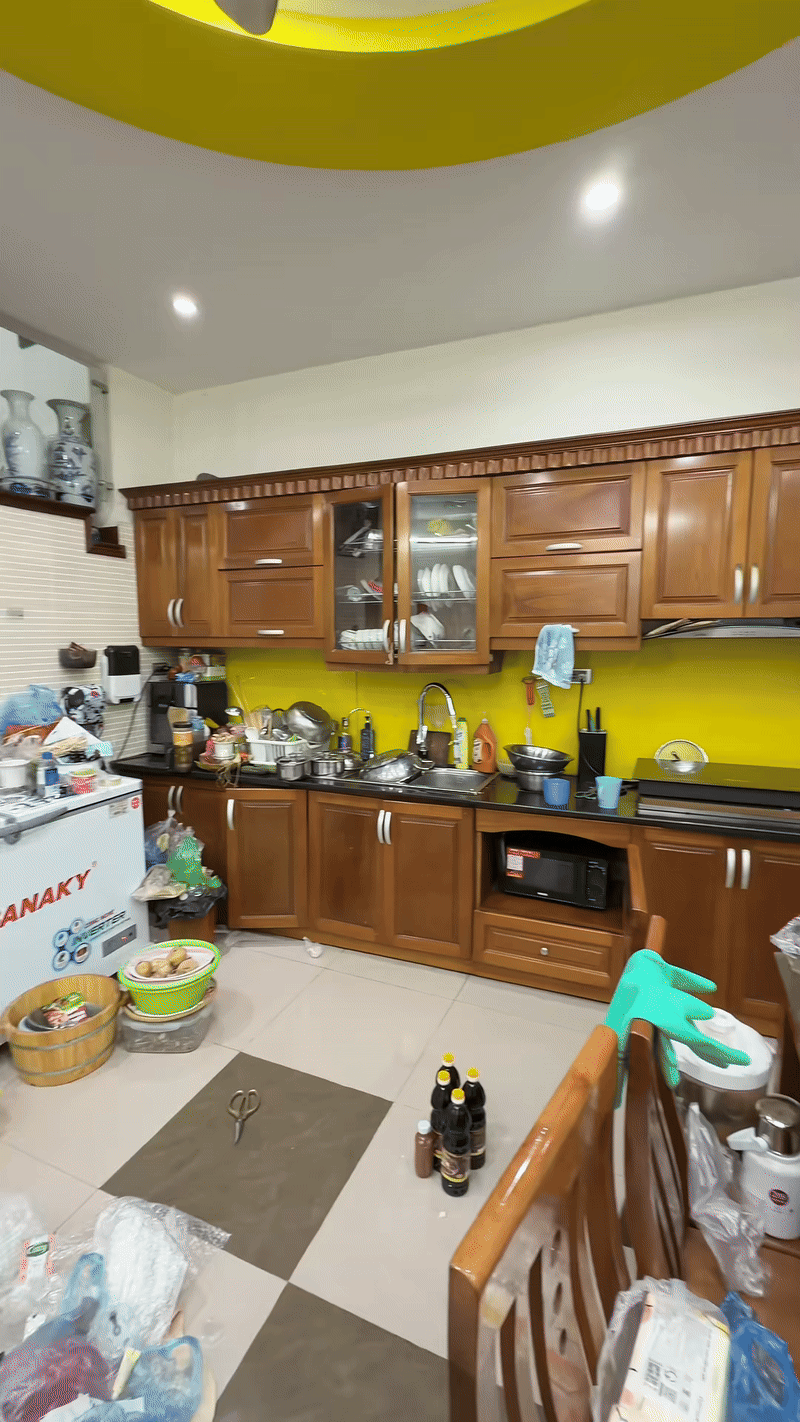 Con dâu 9X “tất tay” xây lại căn bếp 10 năm tuổi cho bố mẹ chồng đón Tết: Cả cõi mạng ùa khen nức nở- Ảnh 1.