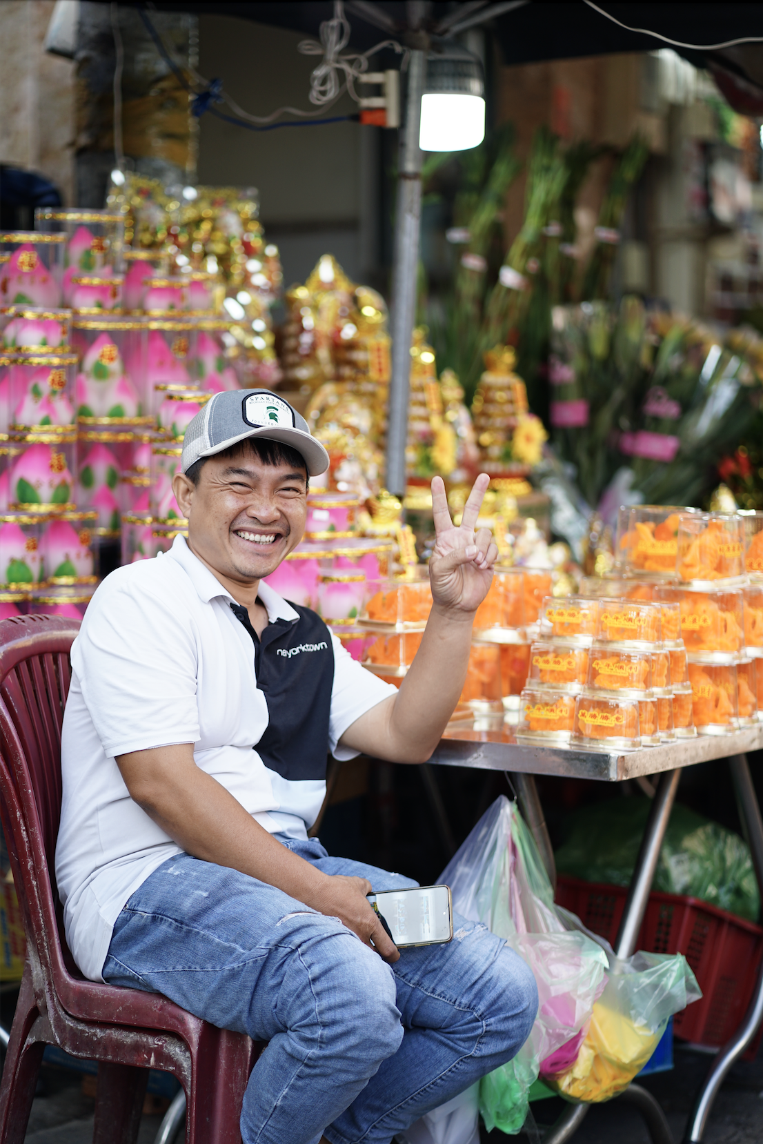 Cảnh tượng lạ lùng ngày ông Táo: Bánh trái đẹp như vàng nhưng người dân chỉ dám “mua một nửa” tại chợ người Hoa- Ảnh 13.