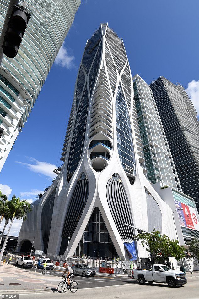 David Beckham bán penthouse 600 tỷ giữa lúc "cạch mặt" con trai cả - Ảnh 2.