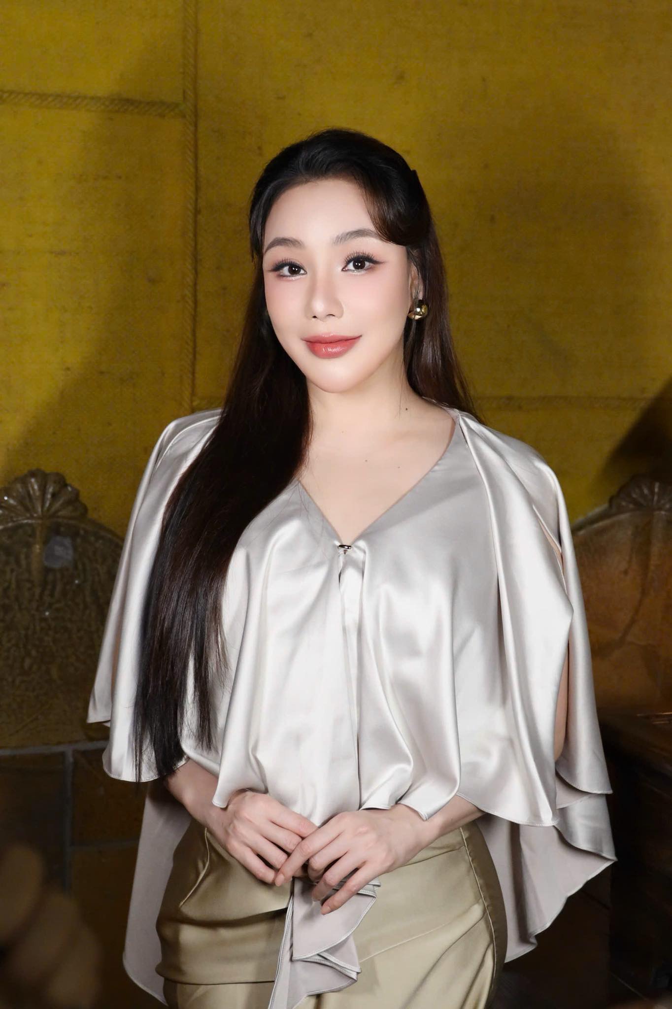 Phú bà showbiz từng hát cho đại tướng Võ Nguyên Giáp: U50 viên mãn bên chồng doanh nhân điển trai - Ảnh 3.