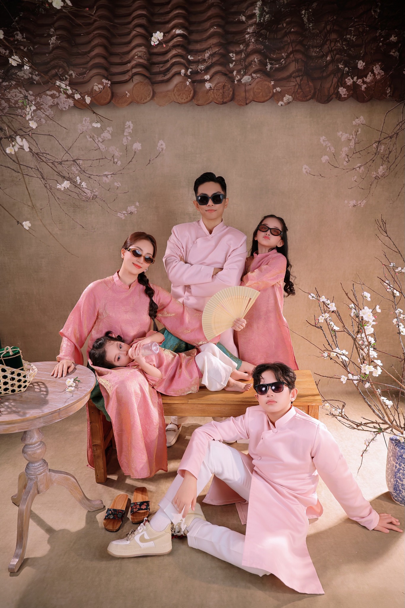 Quý tử nhà Khánh Thi - Phan Hiển sáng bừng sân khấu đón Tết, đúng đẳng cấp của thiếu niên 2 lần vô địch thế giới- Ảnh 5.