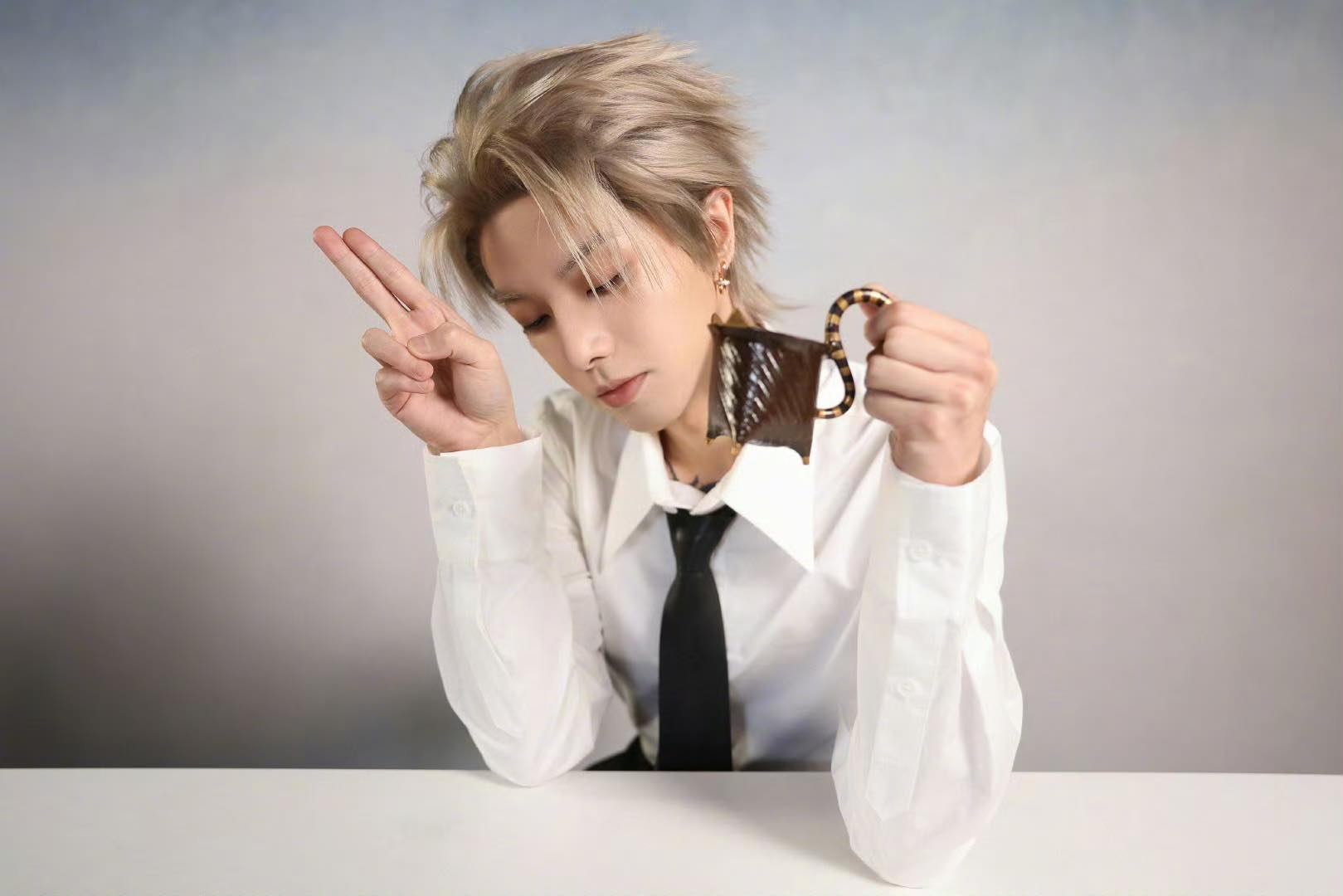 Ca sĩ mua 3 mảnh đất để tổ chức concert, sân khấu quốc gia bán sạch 100 nghìn vé trong một đêm - Ảnh 5.