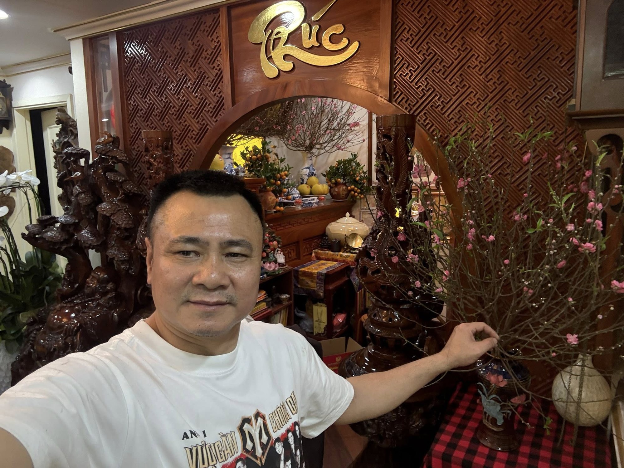 Điều đắt giá nhất trong nhà riêng của NSND Tự Long - Phó Giám đốc Nhà hát chèo Quân đội cận Tết- Ảnh 6.