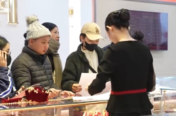 Mất hóa đơn mua vàng có bán lại được không?- Ảnh 2.