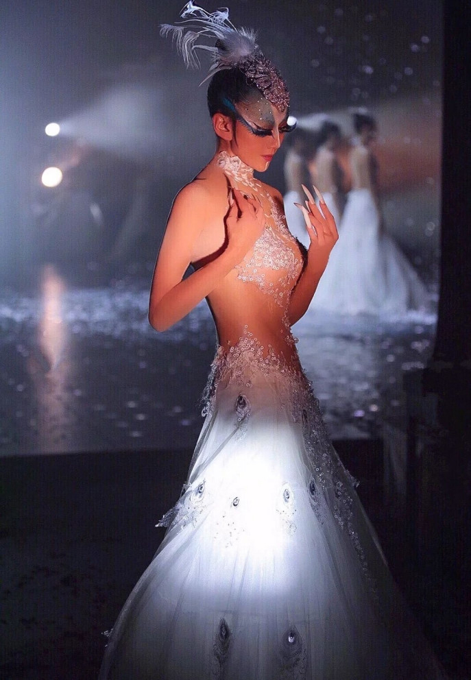 "Chim công làng múa" Dương Lệ Bình U70 vẫn dáng thẳng lưng thon: Rất chăm dùng 2 "món" để nuôi dưỡng khí huyết, bổ nội tiết- Ảnh 2.