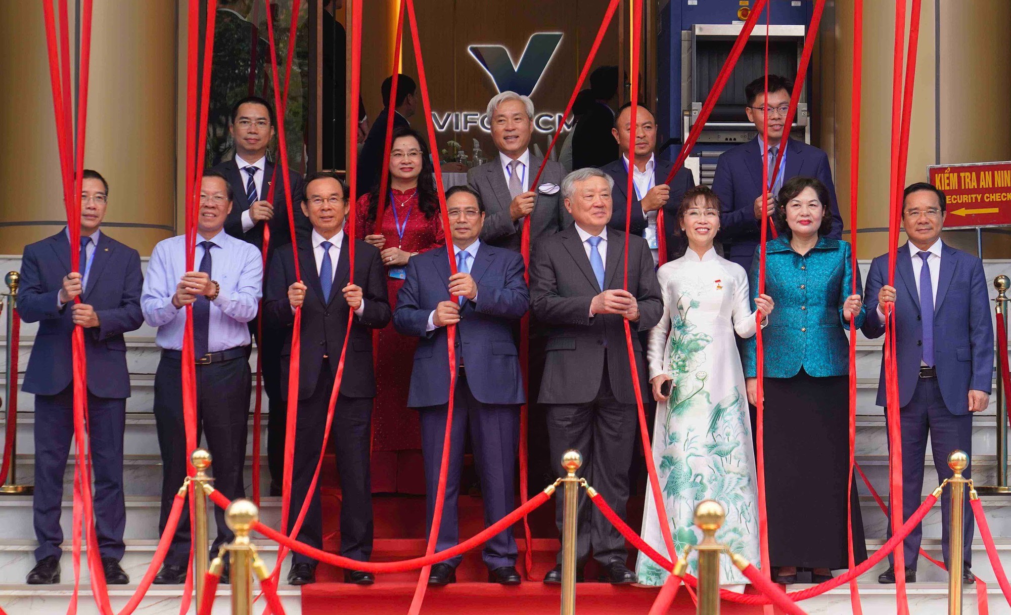 Trung tâm Tài chính Quốc tế Việt Nam tại TP.HCM ra mắt: Nền tảng niềm tin đón dòng vốn toàn cầu - Ảnh 2.