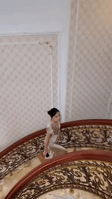 Sáng nhất Bạc Liêu: Nàng dâu miền Tây quay cận cảnh "lâu đài trắng" nhà chồng, xem mà nghẹt thở - Ảnh 7.