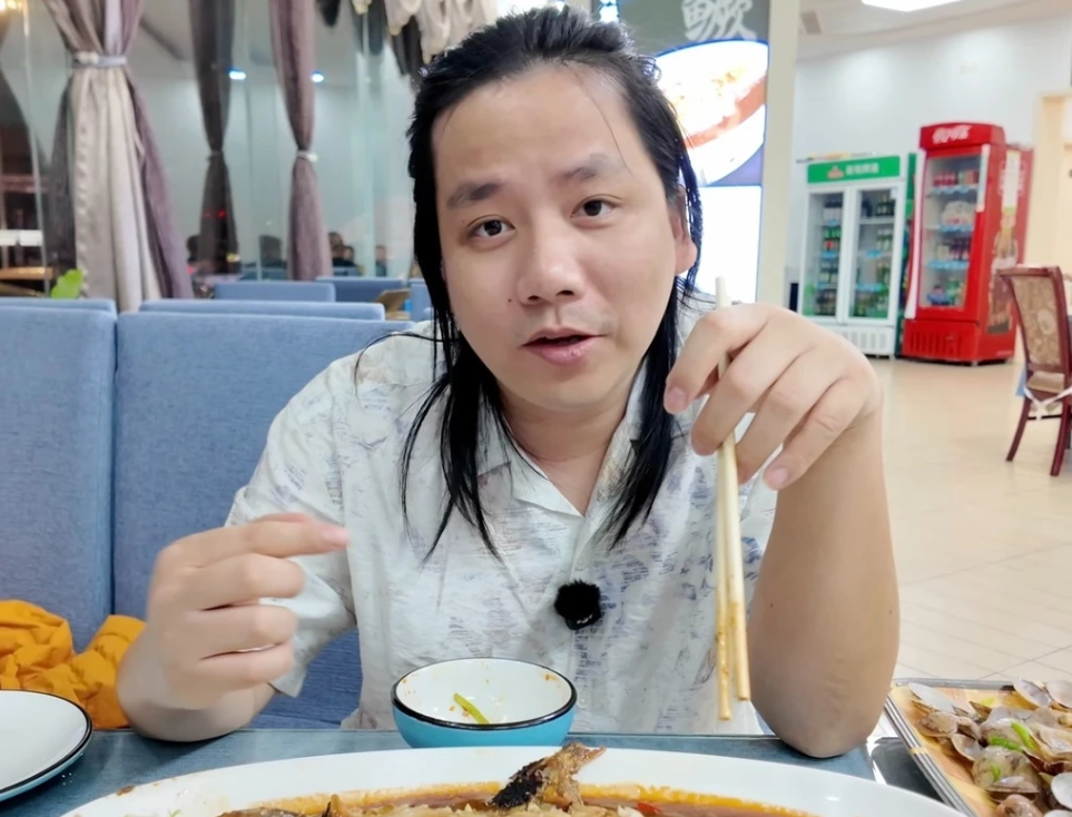 Khoa Pug trước khi phá sản tự tin là YouTuber Việt Nam giàu nhất tại Mỹ: “30 tỷ đối với tôi là rác”- Ảnh 1.