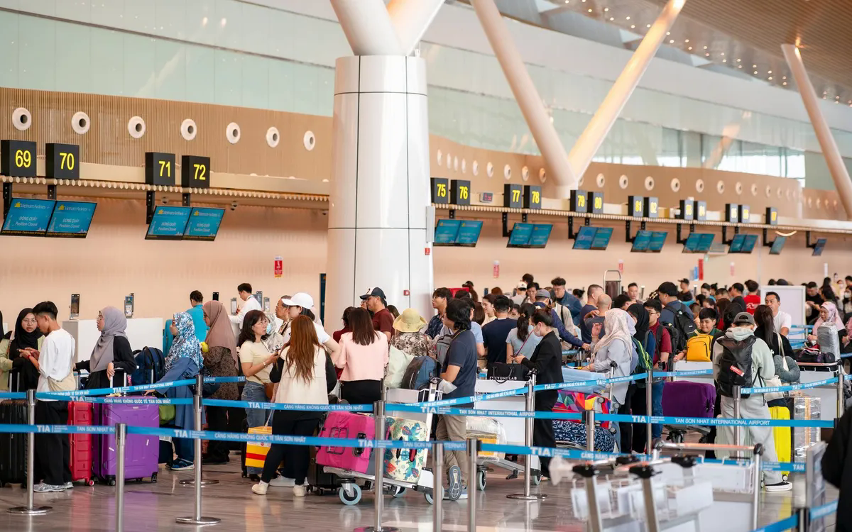 Sân bay Tân Sơn Nhất đón hơn 160.000 khách, cao nhất lịch sử- Ảnh 1.
