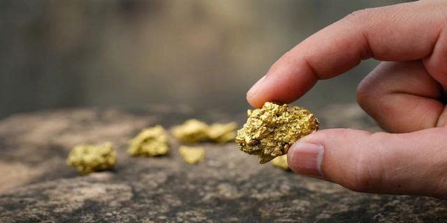 Phát hiện thêm 13.000 kg vàng trị giá 31.000 tỷ đồng bị bỏ ngoài hố - Ảnh 1.