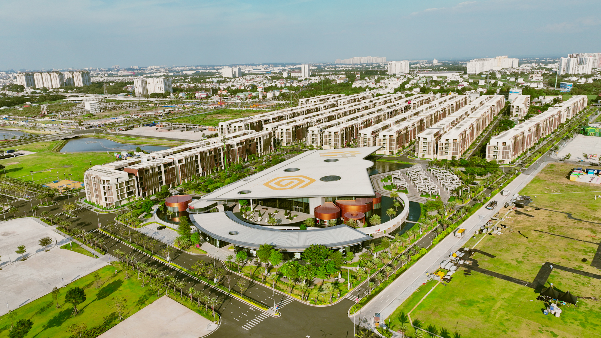 3 “ông lớn” chia thị phần bất động sản TP.HCM năm Bính Ngọ: Vinhomes làm siêu dự án ngoại ô, Masterise tiếp tục giữ trung tâm, Sun Group đánh thức vùng ven sông- Ảnh 11. 3 “ông lớn” chia thị phần bất động sản TP.HCM năm Bính Ngọ: Vinhomes làm siêu dự án ngoại ô, Masterise tiếp tục giữ trung tâm, Sun Group đánh thức vùng ven sông- Ảnh 11.