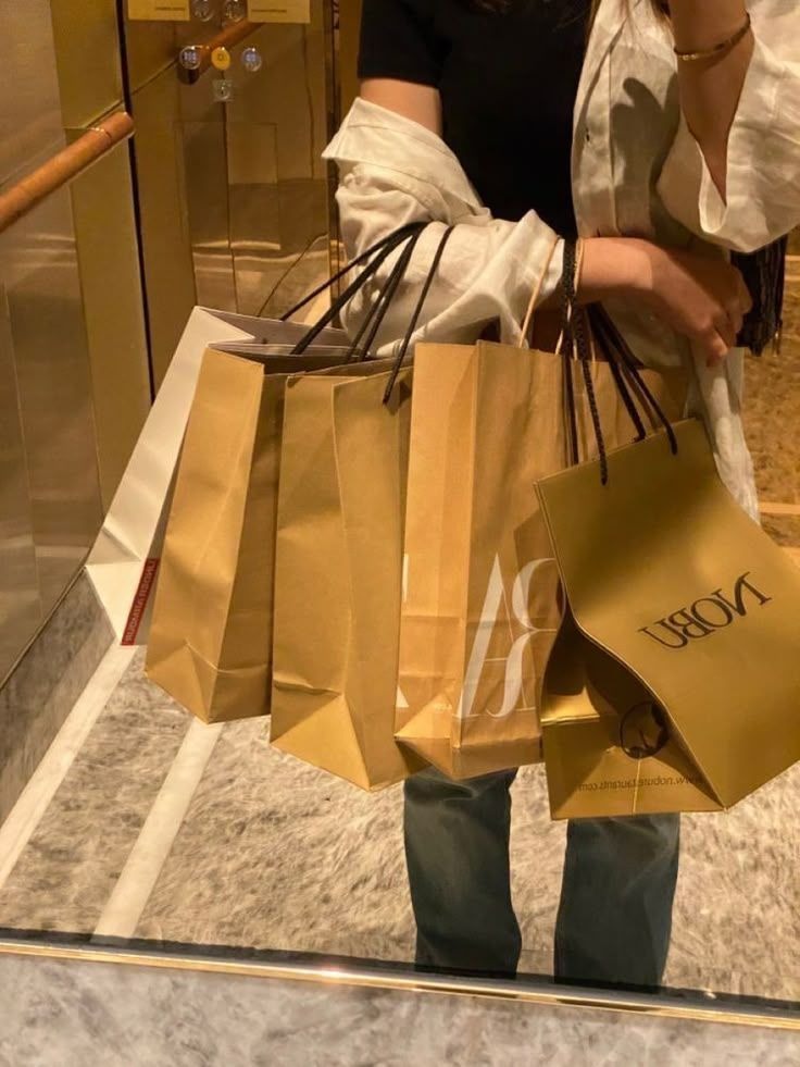 “Không mua túi nữa, tôi mua vàng” - Ảnh 1.