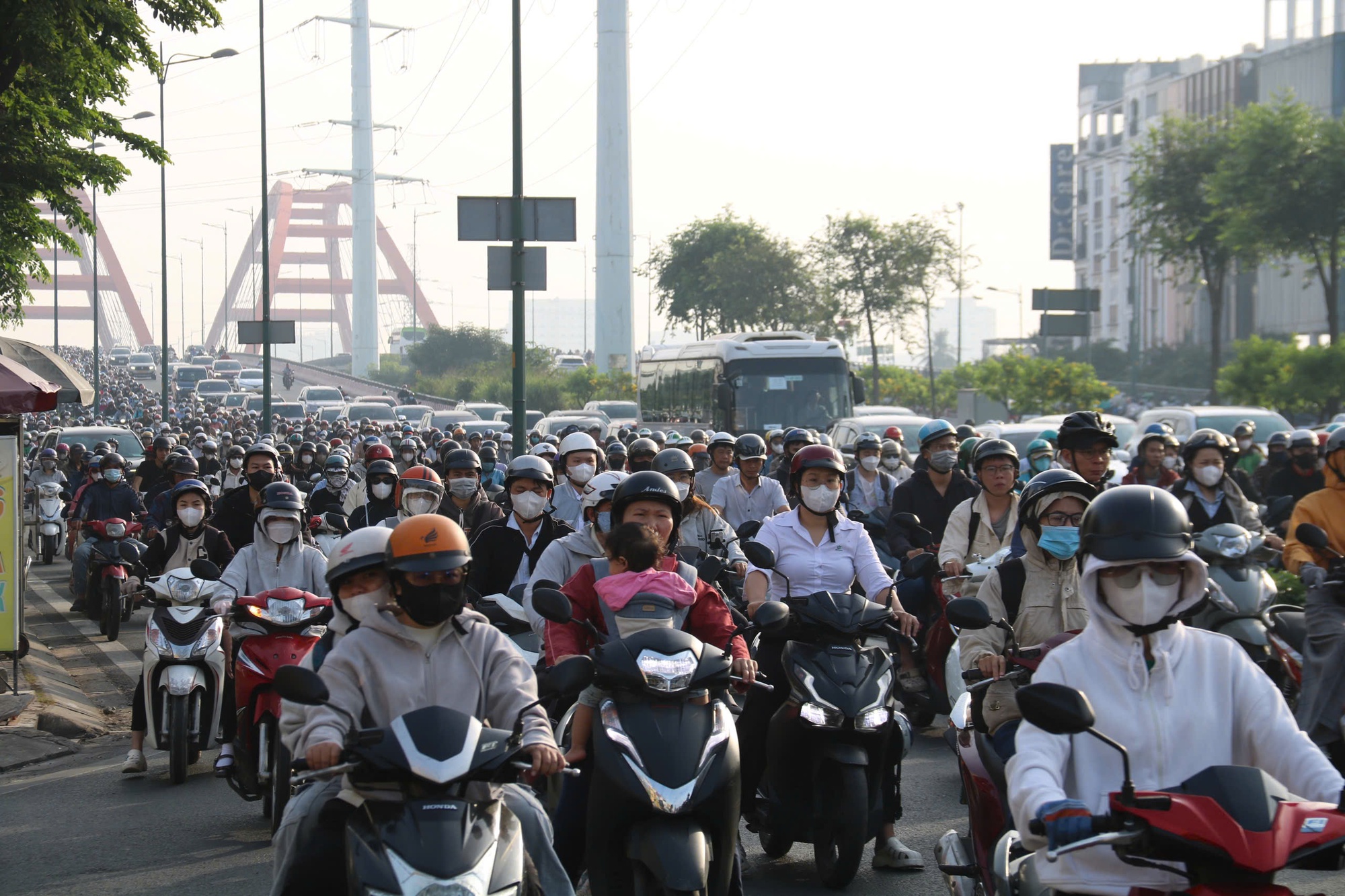 Công an TPHCM khuyến cáo 36 lộ trình "ít" bị ùn tắc giao thông - Ảnh 1.