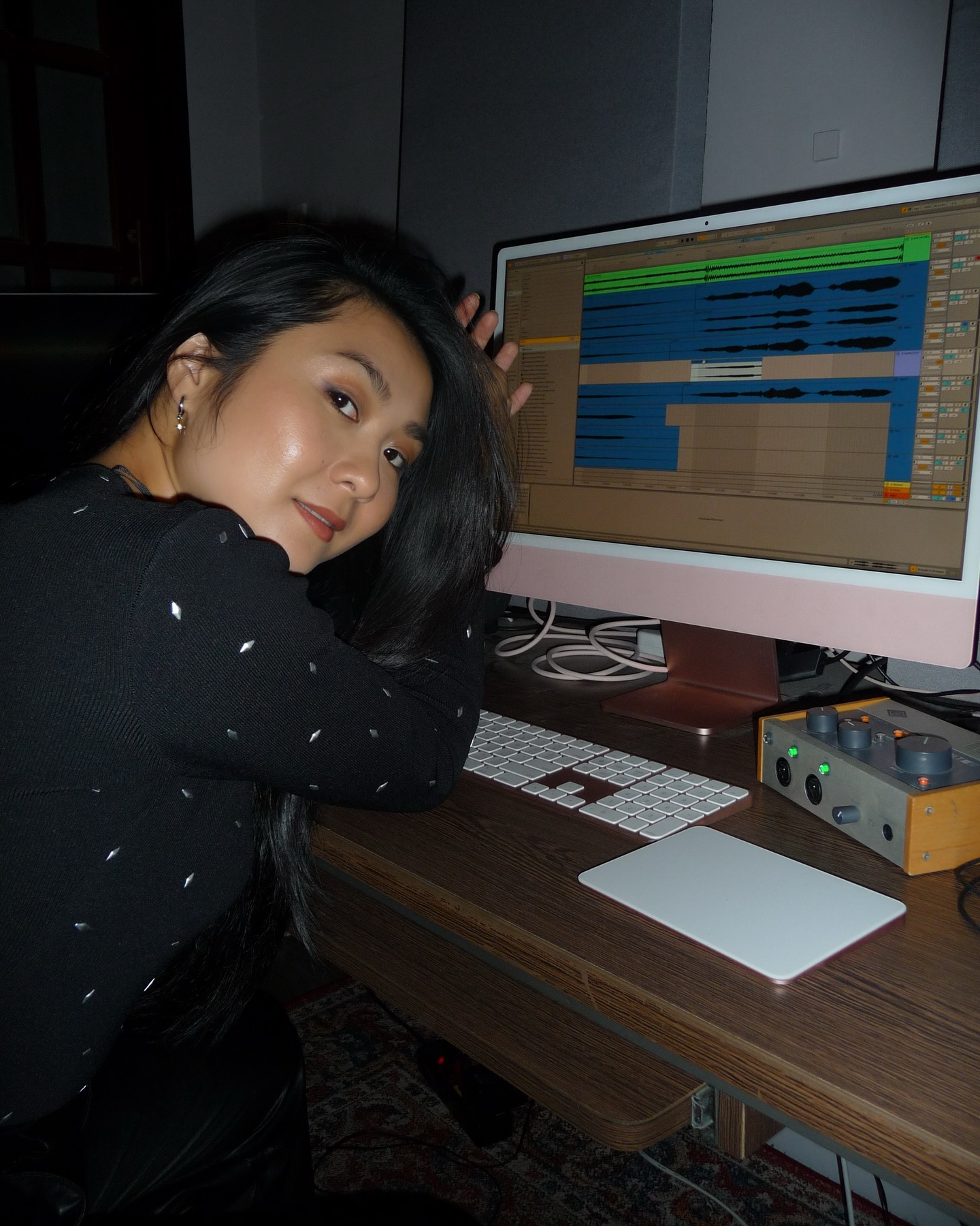 Nữ ca sĩ Việt tá hoả vì bị trộm hành lý tại Đức, có 1 thứ là tài sản quý giá nhất - Ảnh 2.