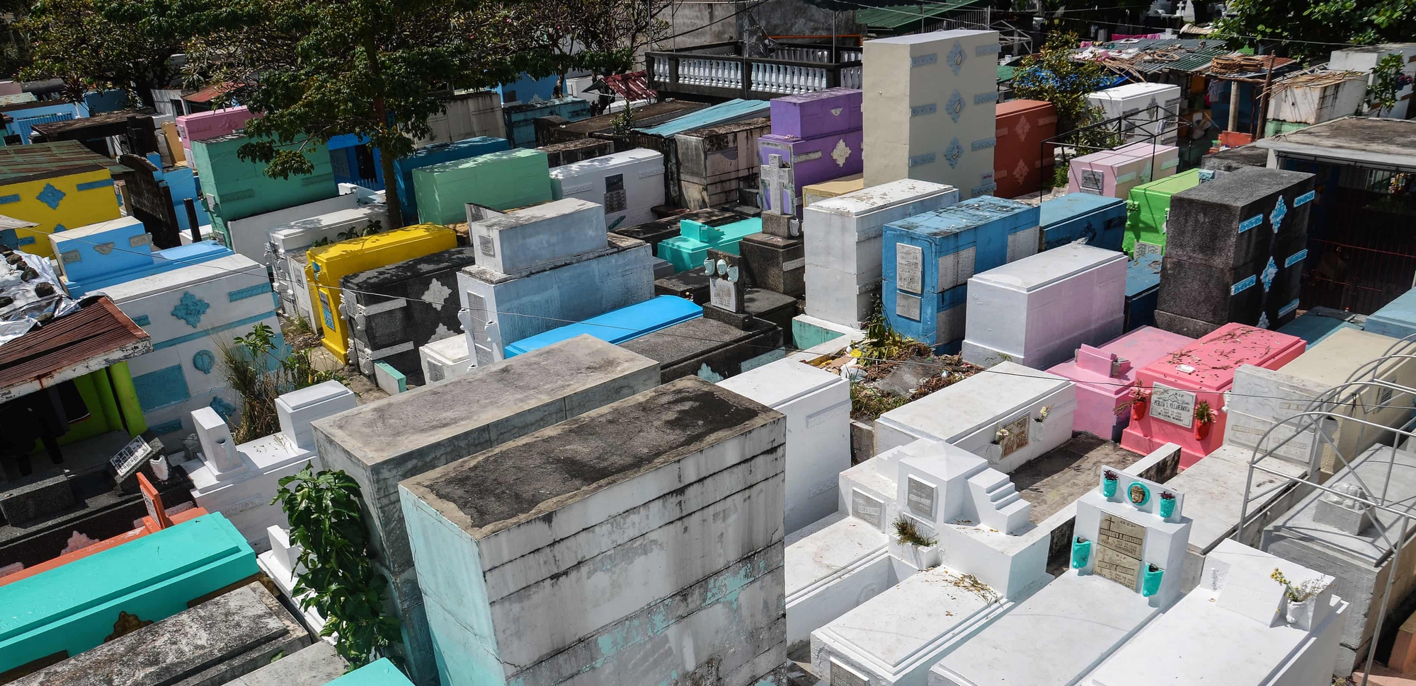 Câu chuyện của 6.000 người sống giữa nghĩa trang: Người chết và người sống cùng "cộng sinh" như thế nào?- Ảnh 6.