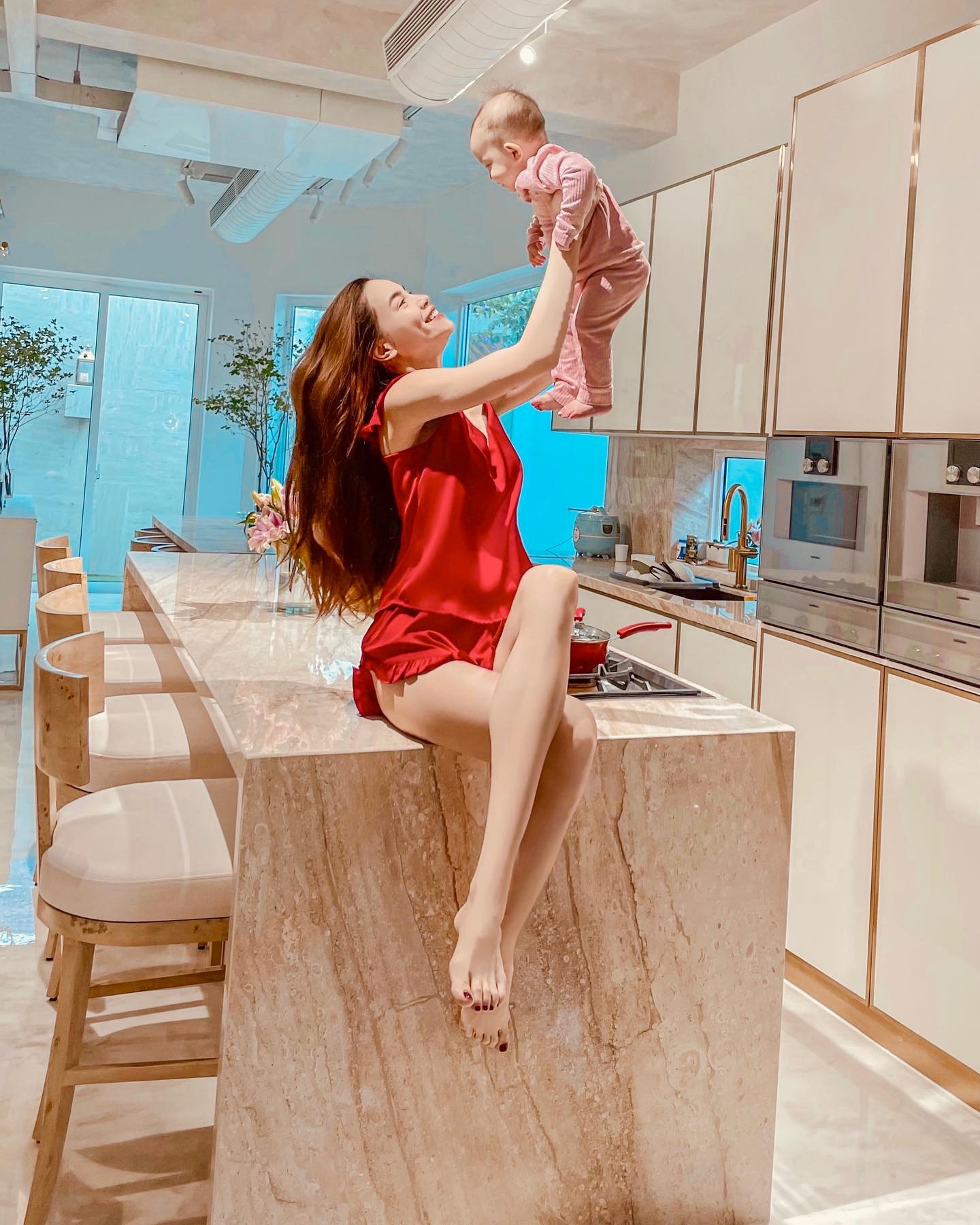 Nữ ca sĩ đình đám ở biệt thự hàng chục tỷ đồng, hôn nhân viên mãn bên chồng 2 là Việt kiều, dù không đám cưới- Ảnh 2.