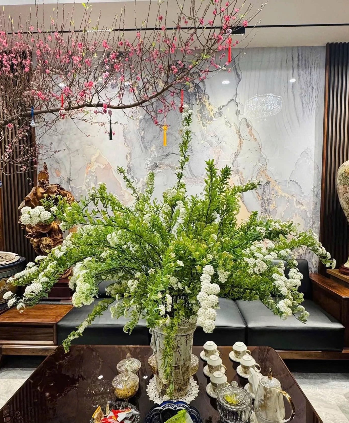 Dân sành chơi mê tít loài hoa nở rộ như thác nước mùa xuân, vừa đẹp tinh khôi vừa được tin là mang may mắn - Ảnh 2.