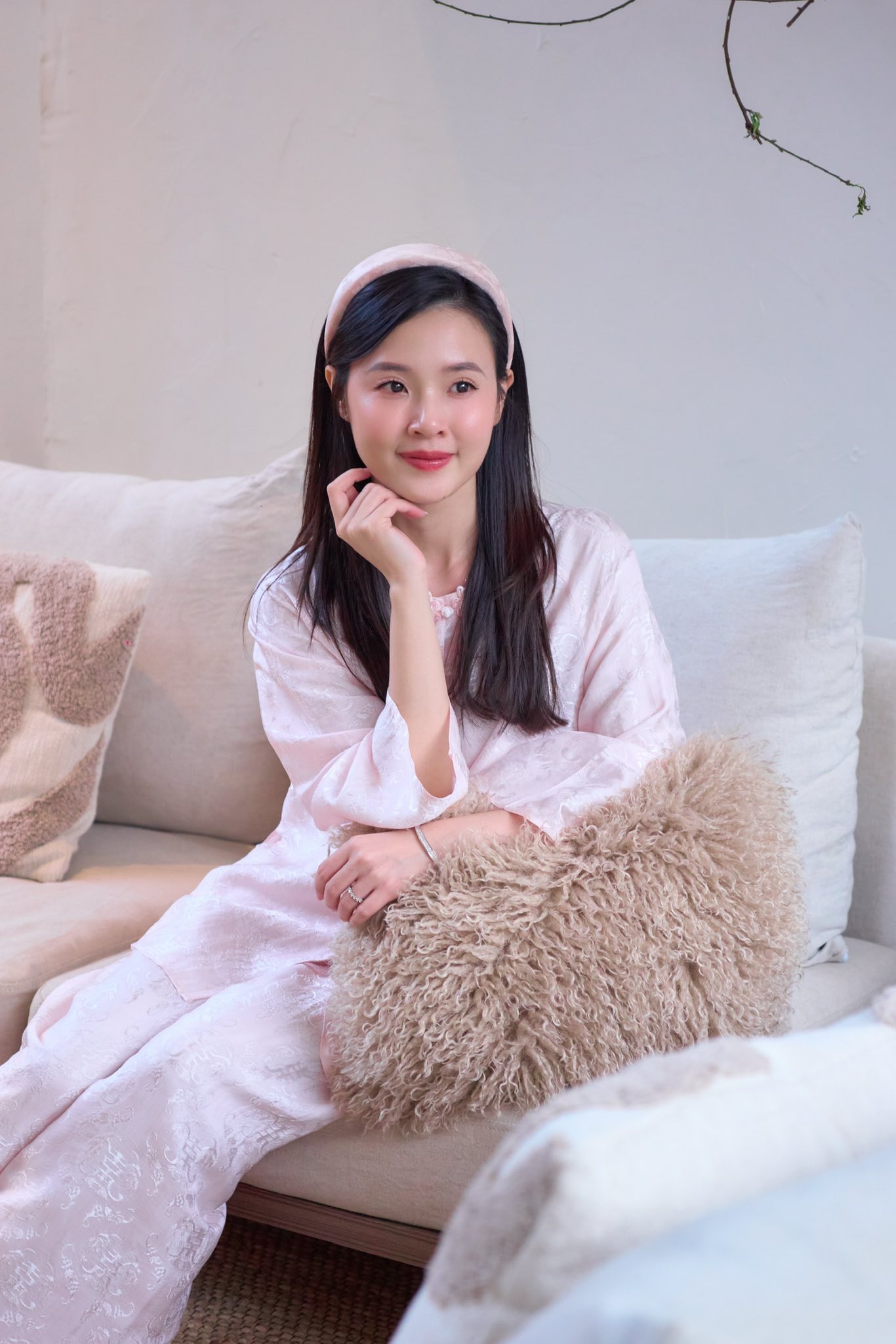 Midu khoe 1 thứ ngày cận Tết, netizen nhìn vào chốt luôn: "Chị có tất cả!" - Ảnh 2.