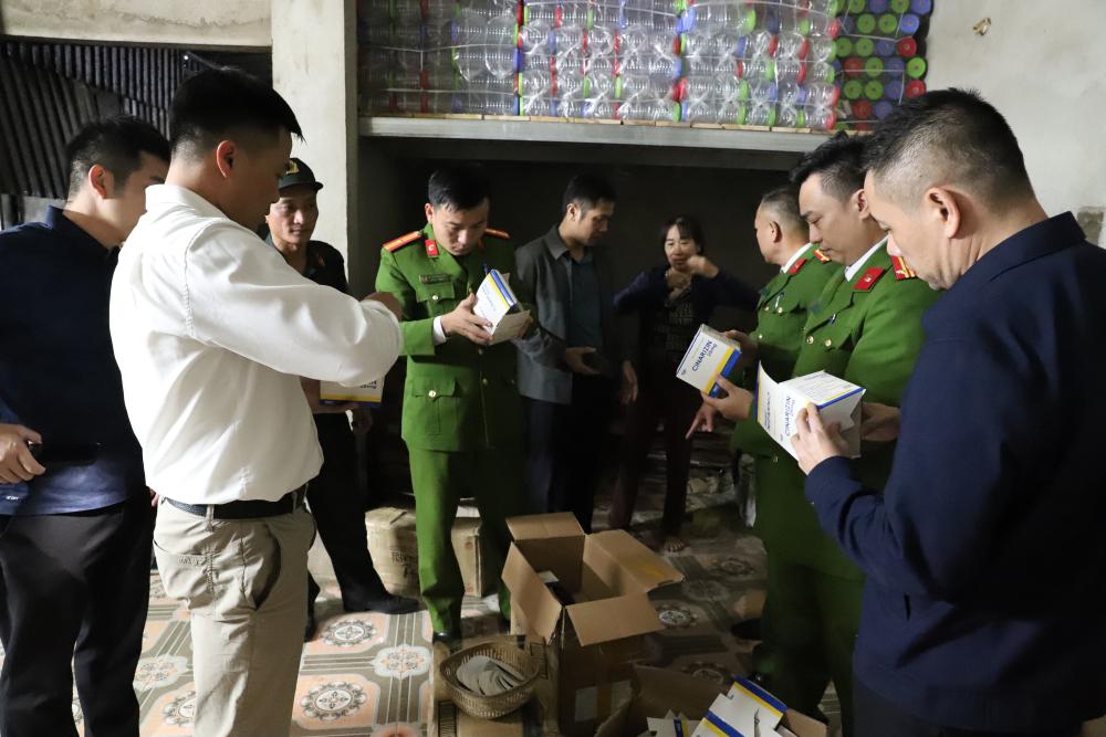 Đồng loạt khám xét 6 địa điểm ở 2 tỉnh trong chuyên án thuốc giả quy mô lớn, bắt Đoàn Thị Lam SN 1972 - Ảnh 1.