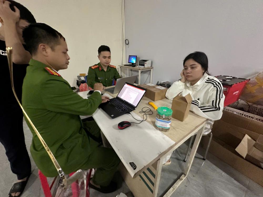 Đồng loạt khám xét 6 địa điểm ở 2 tỉnh trong chuyên án thuốc giả quy mô lớn, bắt Đoàn Thị Lam SN 1972 - Ảnh 5.