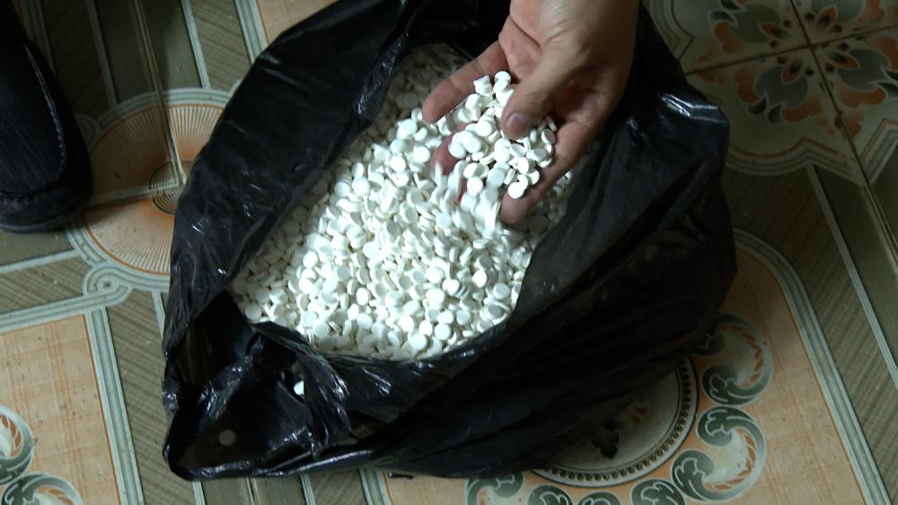 Đồng loạt khám xét 6 địa điểm ở 2 tỉnh trong chuyên án thuốc giả quy mô lớn, bắt Đoàn Thị Lam SN 1972 - Ảnh 7.