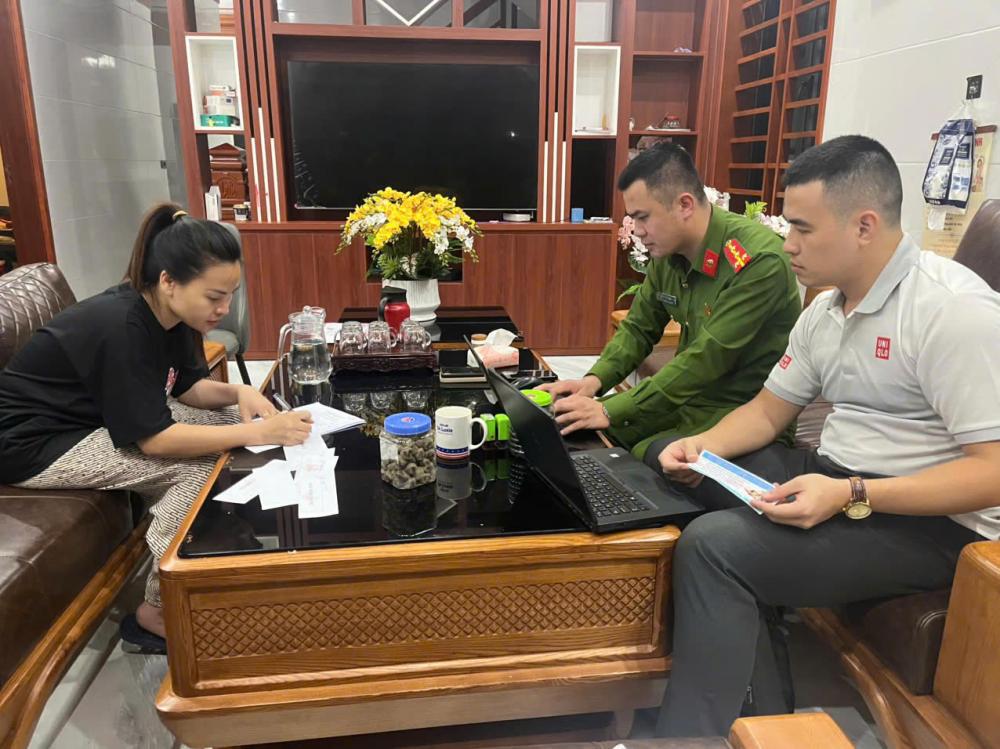 Đồng loạt khám xét 6 địa điểm ở 2 tỉnh trong chuyên án thuốc giả quy mô lớn, bắt Đoàn Thị Lam SN 1972 - Ảnh 11.