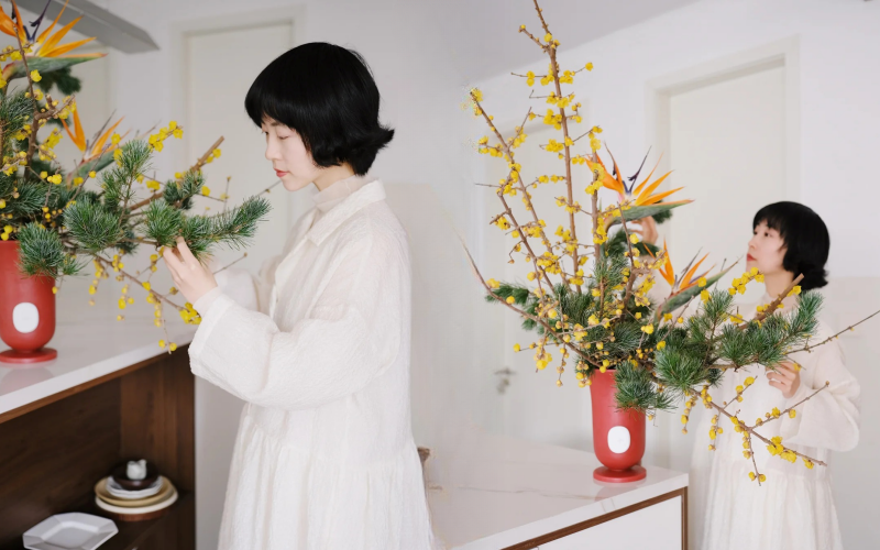 Tết 2026: Đừng chỉ cắm đào hay ly, thử ngay loài hoa "thơm thấu tâm can" này để phòng khách vừa sang vừa vượng khí, ngắm thôi cũng thấy cả một vườn xuân đắt giá!- Ảnh 1.