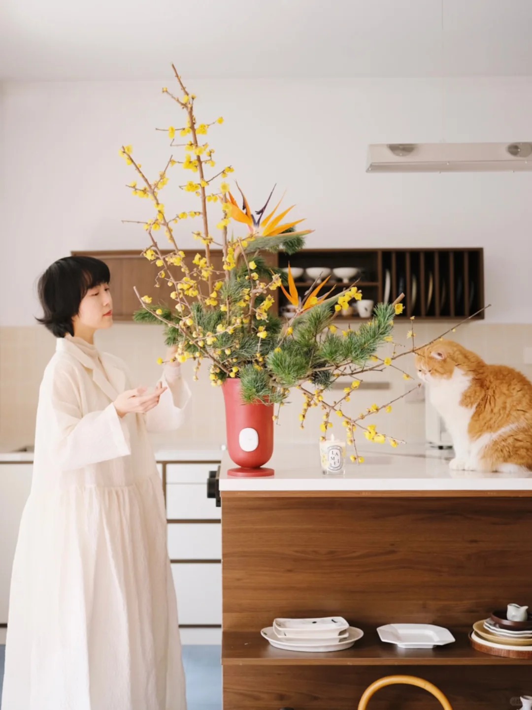 Tết 2026: Đừng chỉ cắm đào hay ly, thử ngay loài hoa "thơm thấu tâm can" này để phòng khách vừa sang vừa vượng khí, ngắm thôi cũng thấy cả một vườn xuân đắt giá!- Ảnh 4.