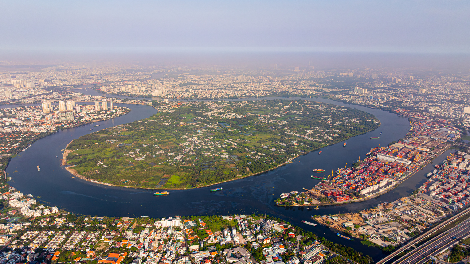 3 “ông lớn” chia thị phần bất động sản TP.HCM năm Bính Ngọ: Vinhomes làm siêu dự án ngoại ô, Masterise tiếp tục giữ trung tâm, Sun Group đánh thức vùng ven sông- Ảnh 6. 3 “ông lớn” chia thị phần bất động sản TP.HCM năm Bính Ngọ: Vinhomes làm siêu dự án ngoại ô, Masterise tiếp tục giữ trung tâm, Sun Group đánh thức vùng ven sông- Ảnh 6.