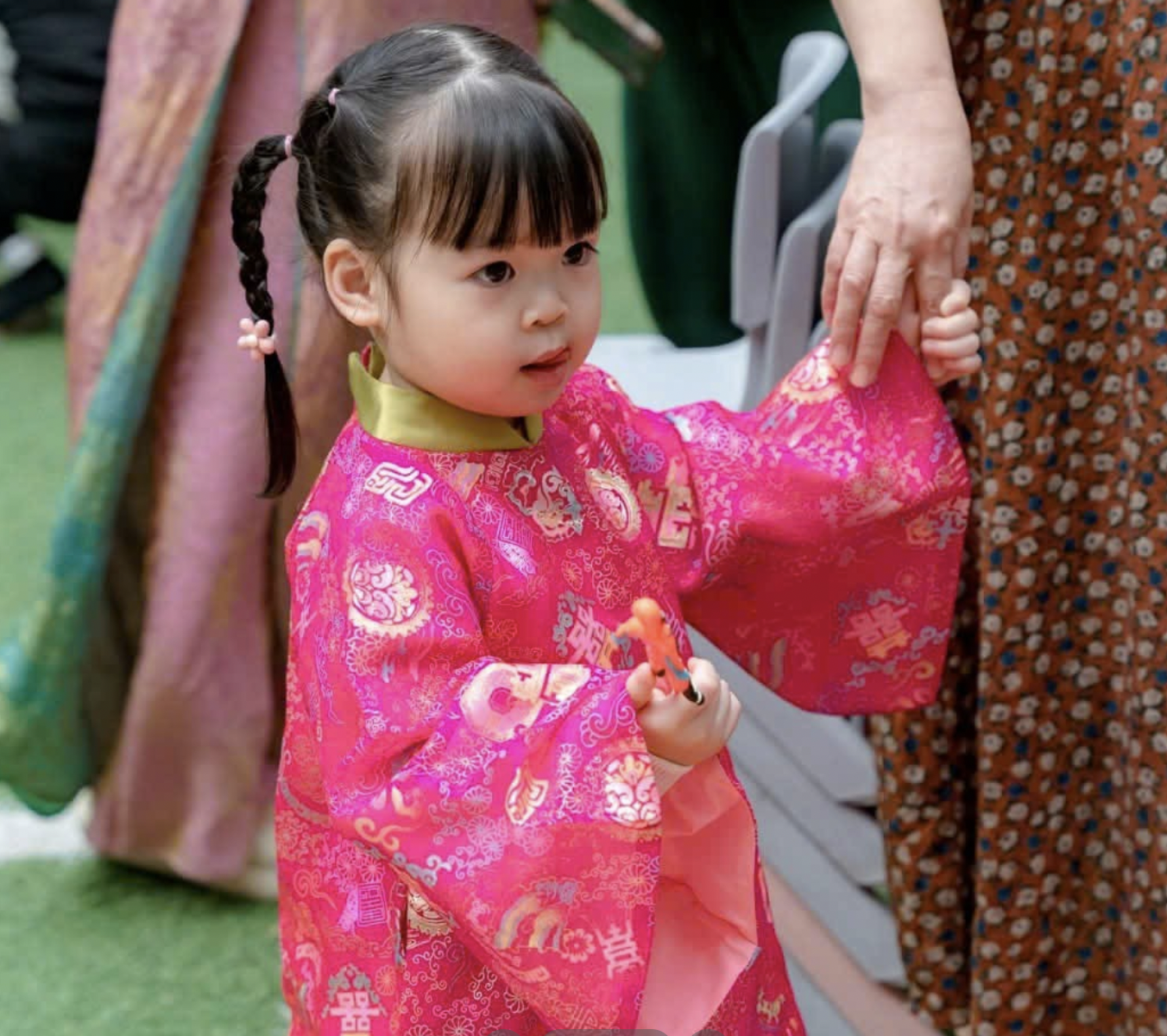 Ái nữ nhà Đỗ Mỹ Linh và Chủ tịch CLB Hà Nội diện áo dài đón Tết, visual “cưng xỉu”- Ảnh 1.